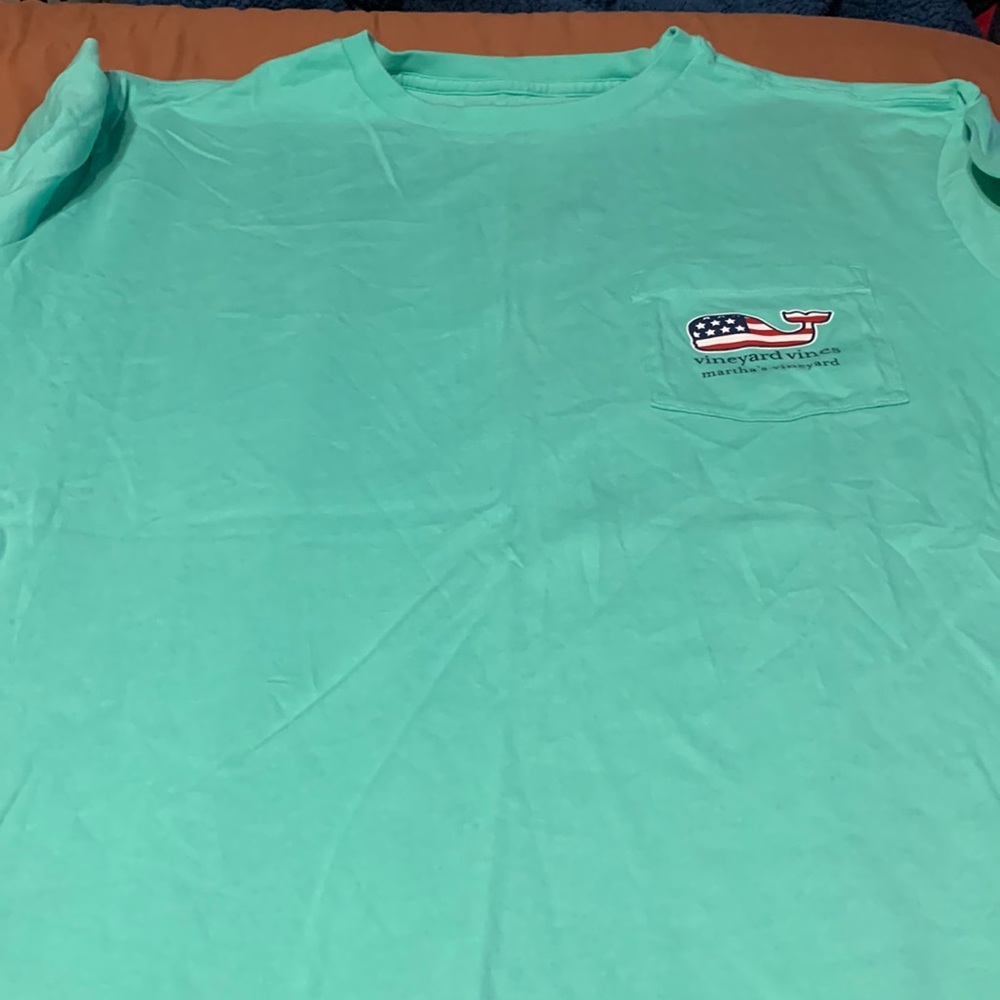 Mens medium vineyard vines t shirt